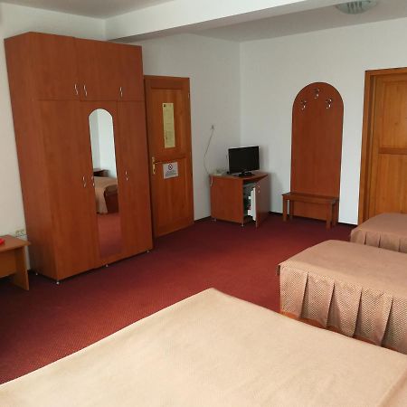 Hotel Lotus Arad Buitenkant foto