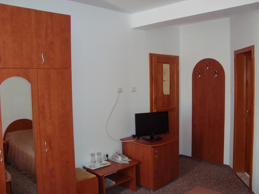 Hotel Lotus Arad Buitenkant foto