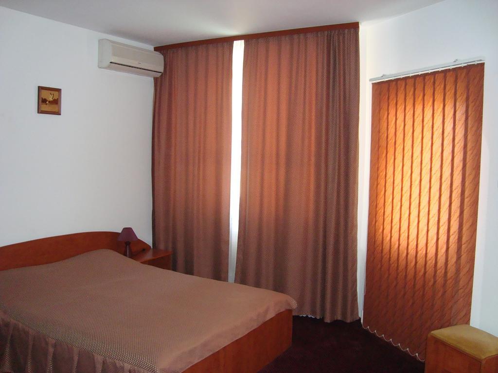 Hotel Lotus Arad Buitenkant foto