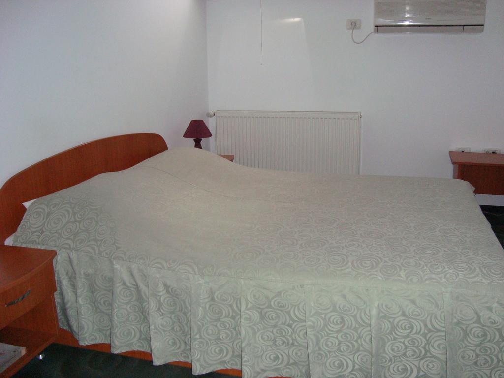 Hotel Lotus Arad Buitenkant foto