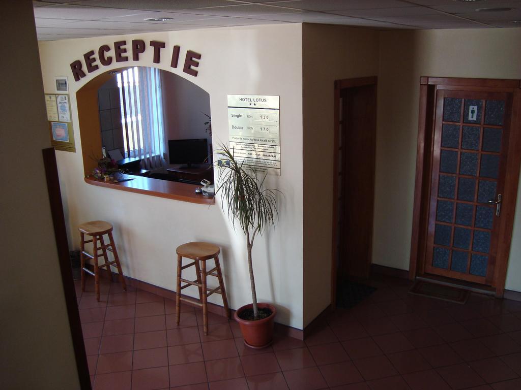 Hotel Lotus Arad Buitenkant foto
