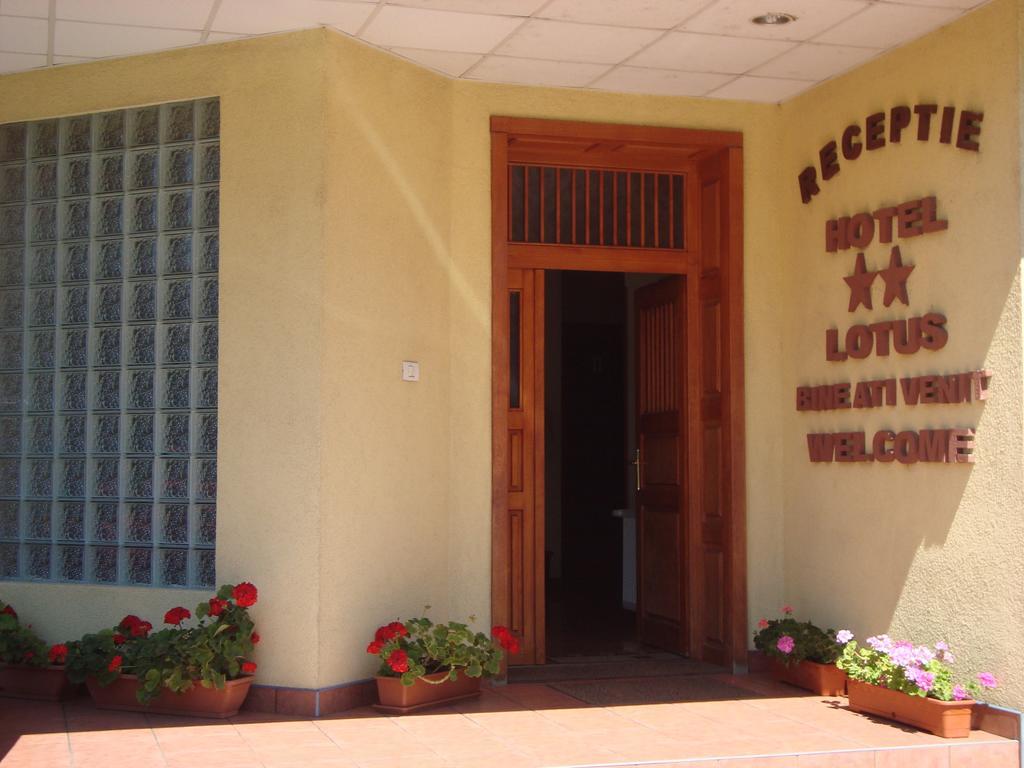 Hotel Lotus Arad Buitenkant foto