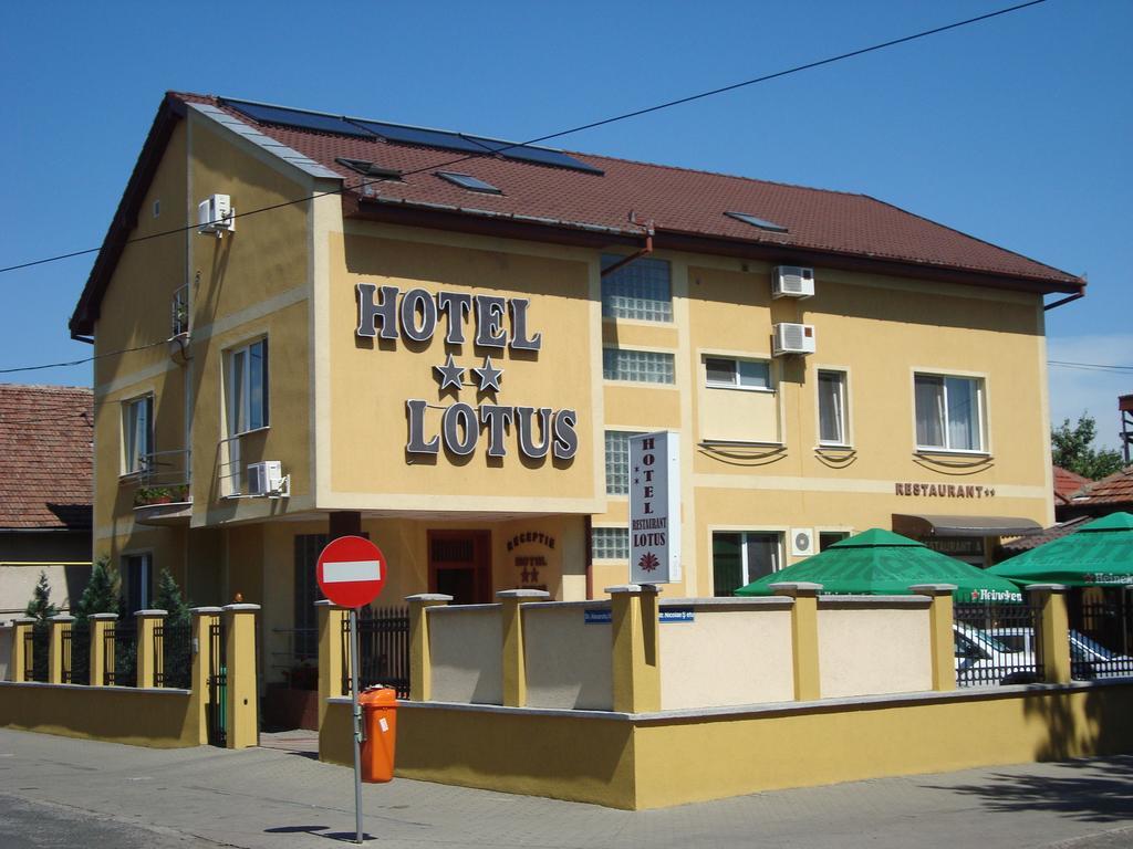 Hotel Lotus Arad Buitenkant foto