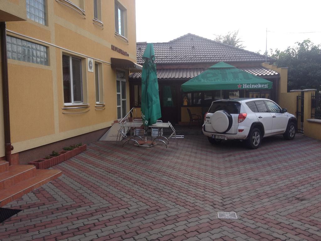 Hotel Lotus Arad Buitenkant foto