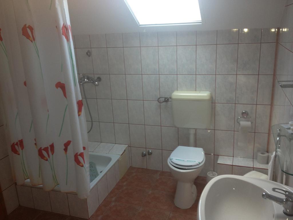 Hotel Lotus Arad Kamer foto