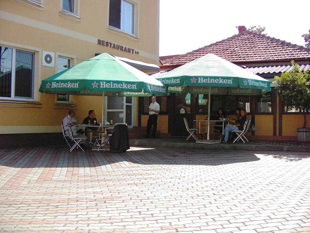 Hotel Lotus Arad Buitenkant foto