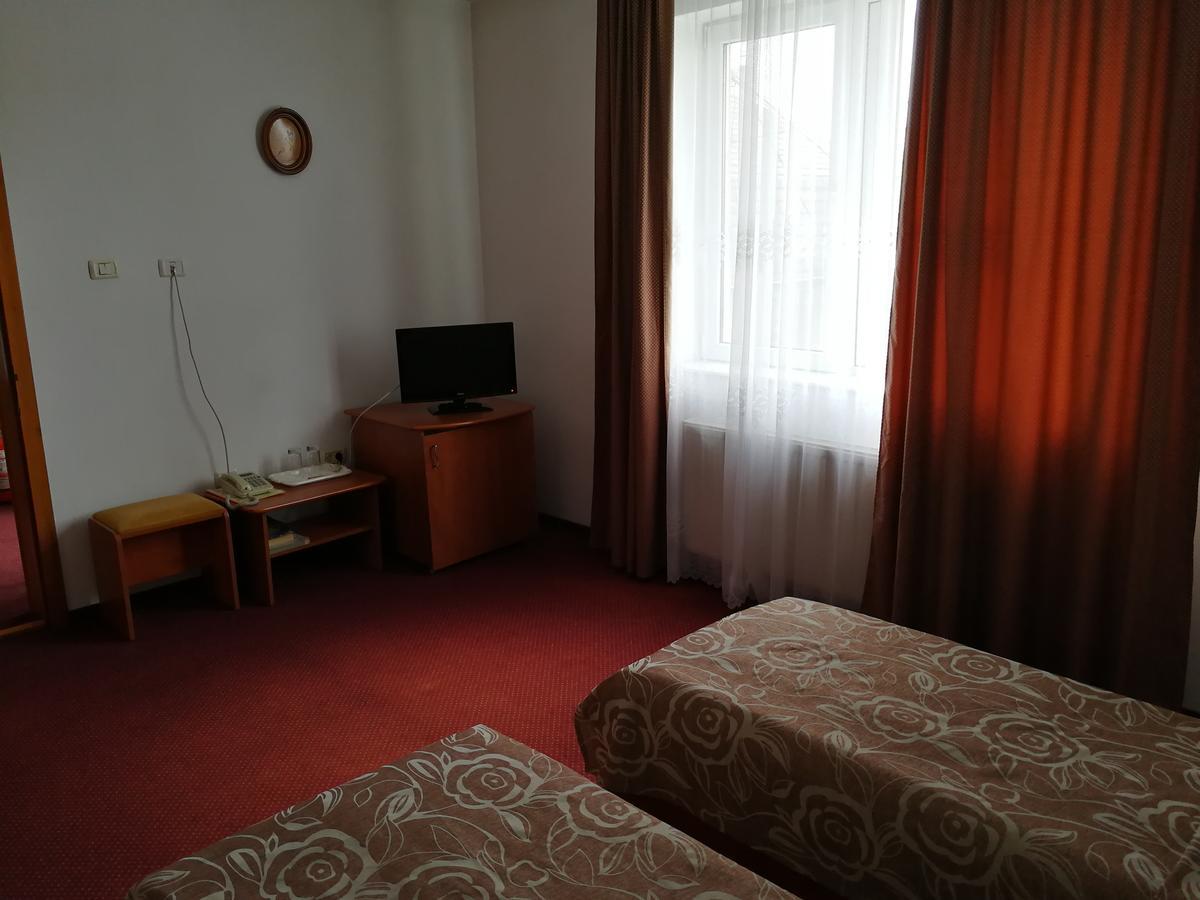 Hotel Lotus Arad Buitenkant foto