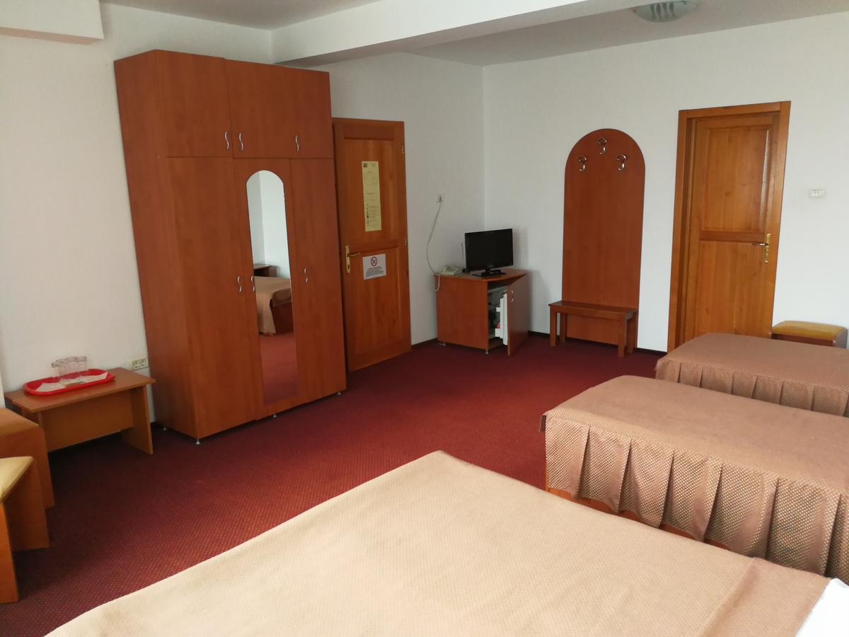 Hotel Lotus Arad Buitenkant foto