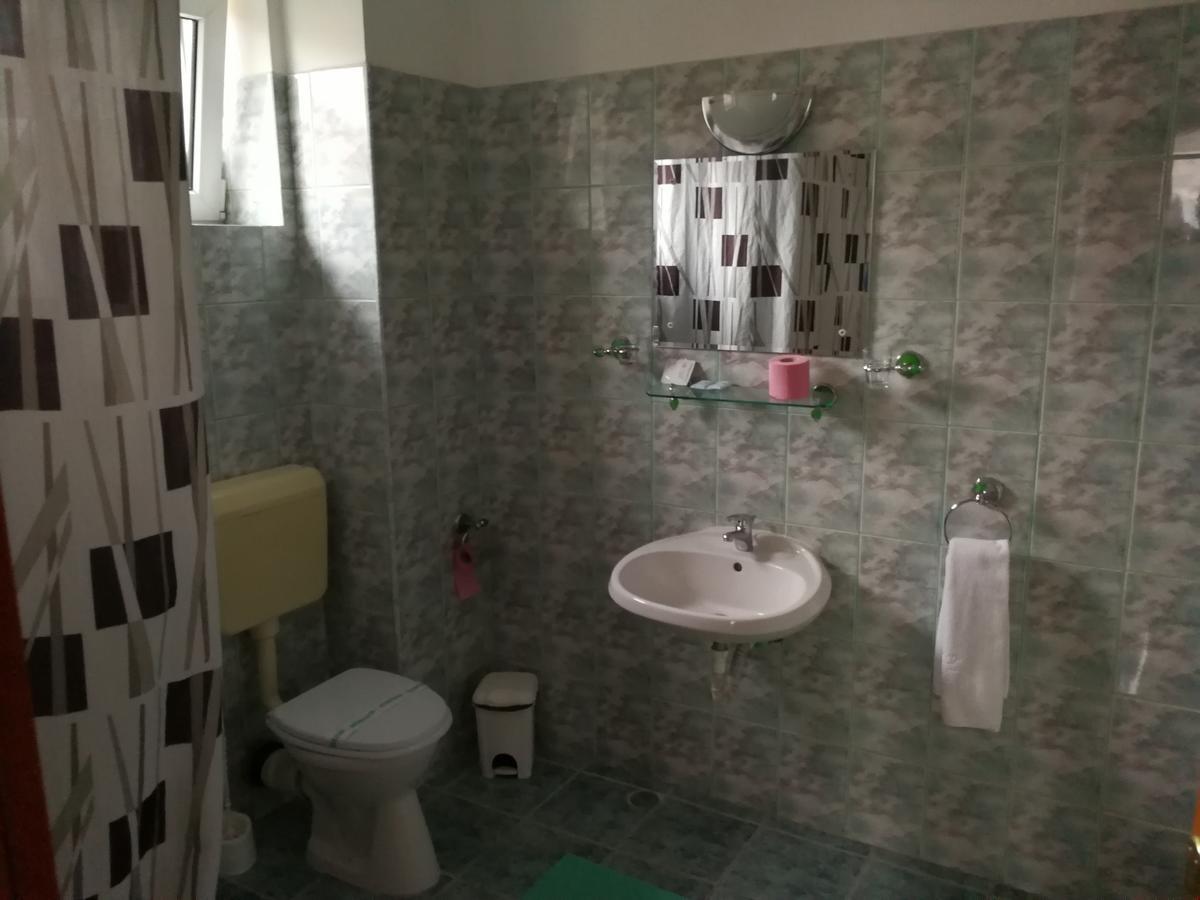 Hotel Lotus Arad Buitenkant foto