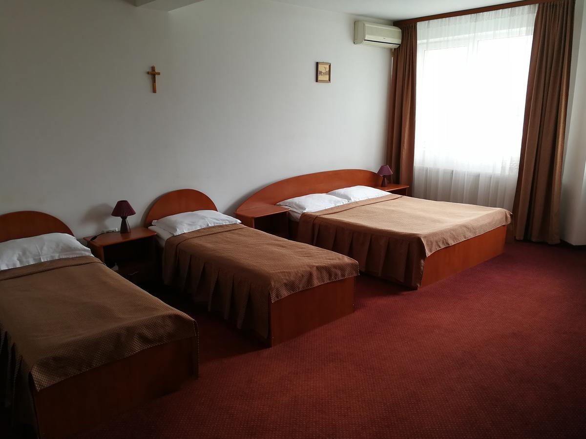 Hotel Lotus Arad Buitenkant foto